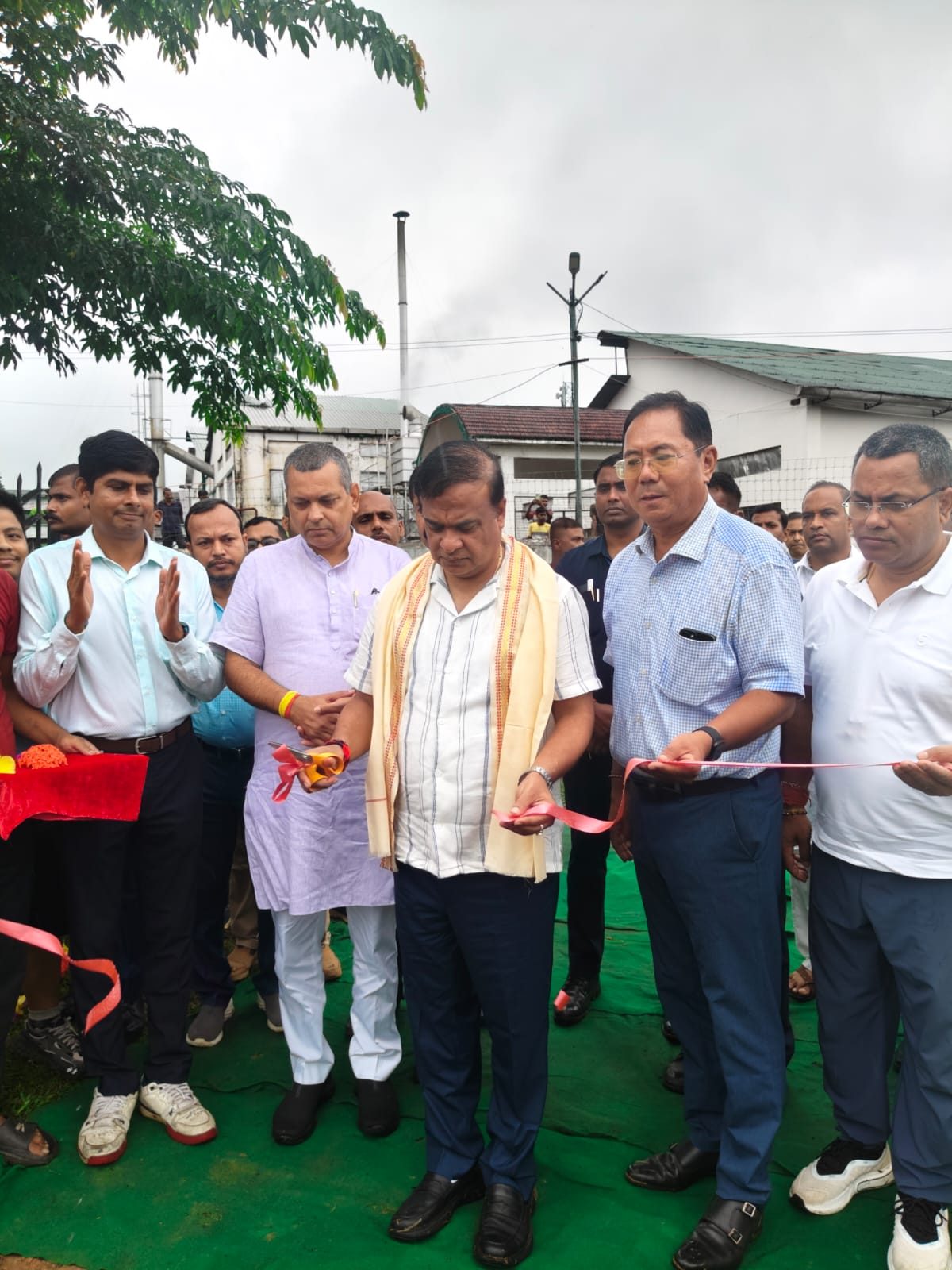 The Chief Minister of Assam cuts the ribbon at the Koomber Tea Estate solar plant; solar work by Arrays Ingenieria (Ingenieria), ex-servicemen-led MSME